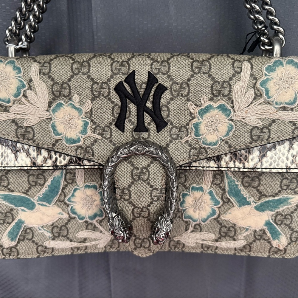 Gucci Cream and Blue Shoulder Bag with Iconic Design